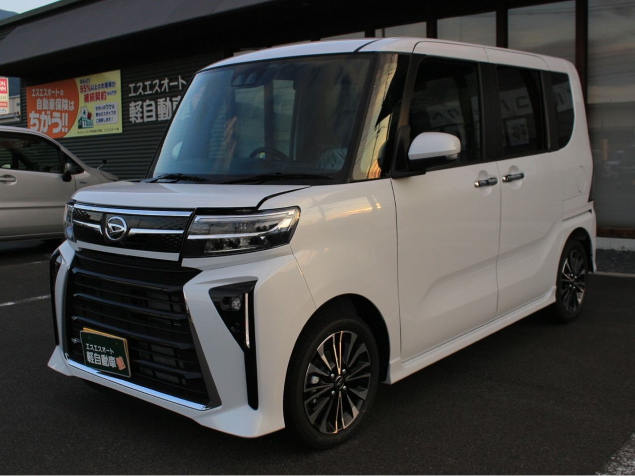 ダイハツ タントカスタム7枚目