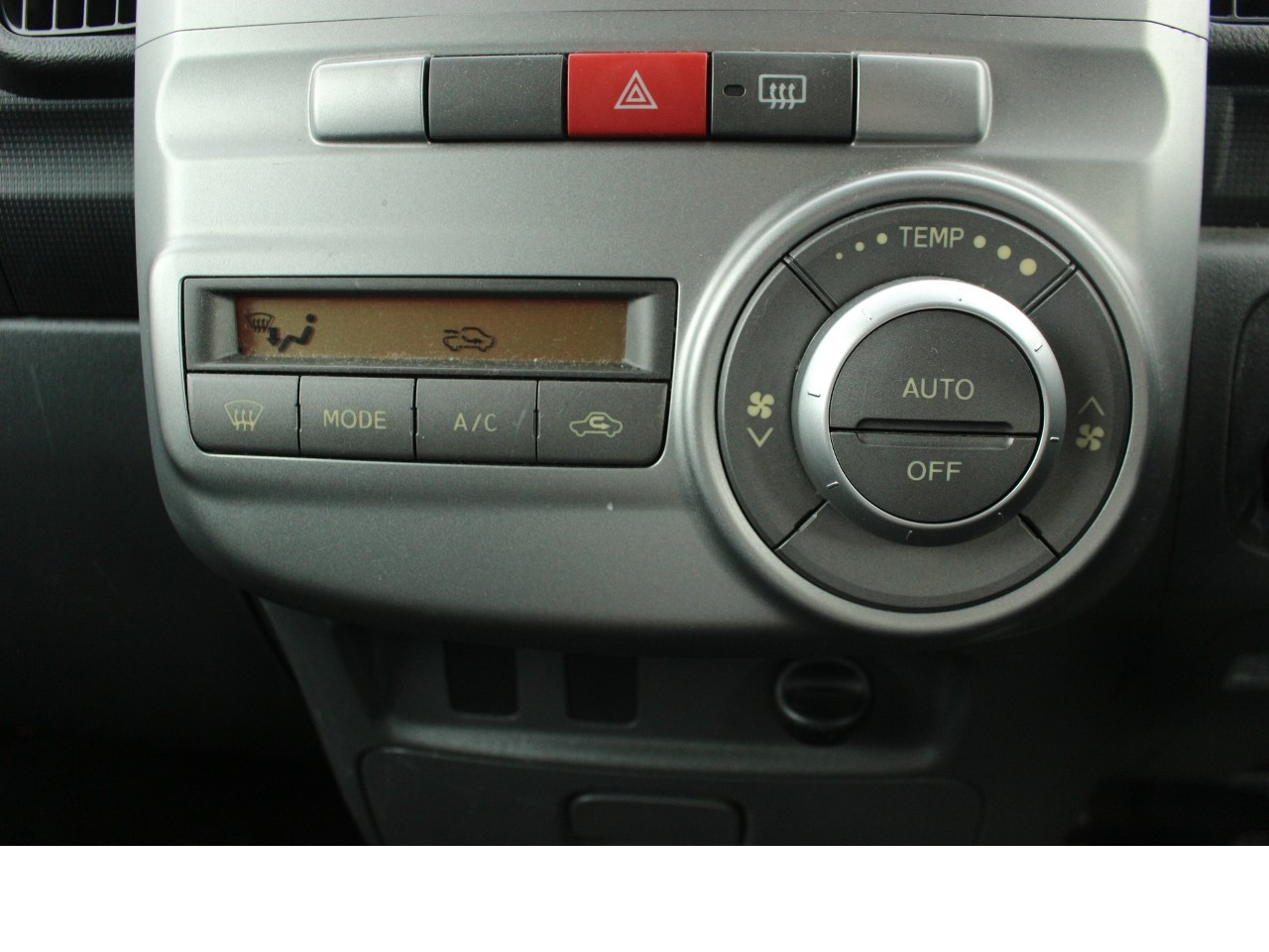 ダイハツ タントカスタム20枚目