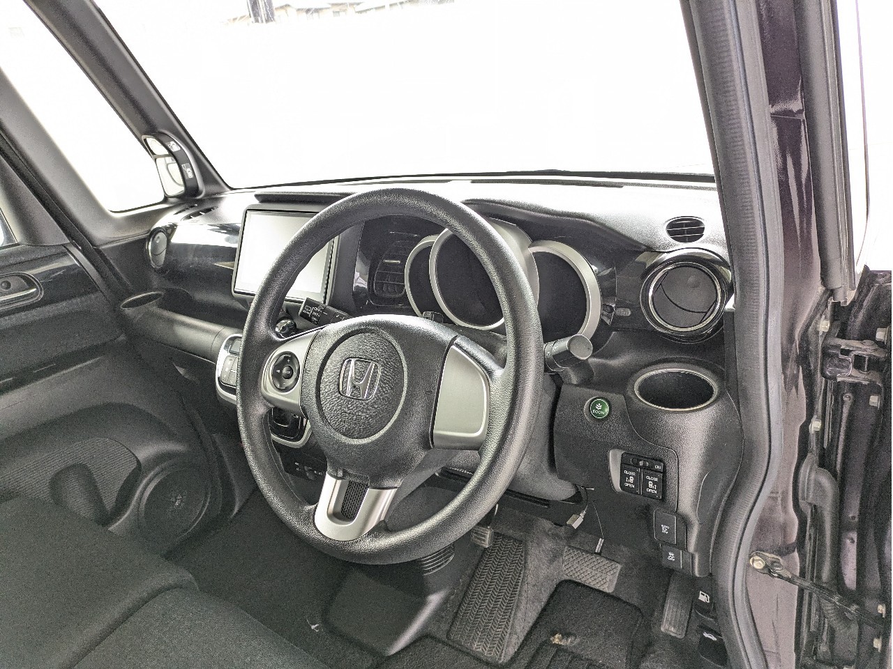 ホンダ N-BOX3枚目