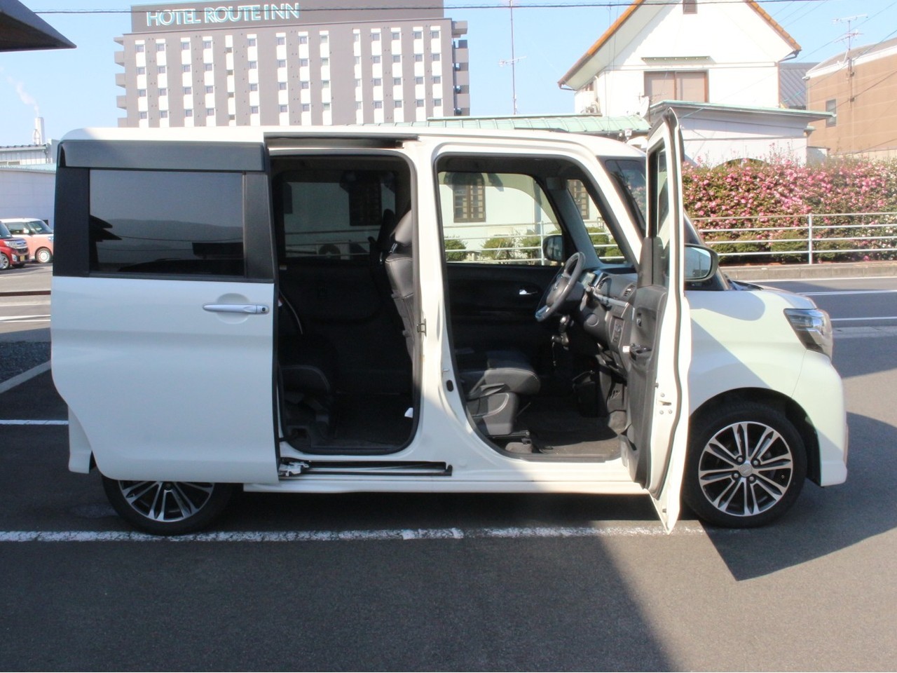 ダイハツ タントカスタム10枚目