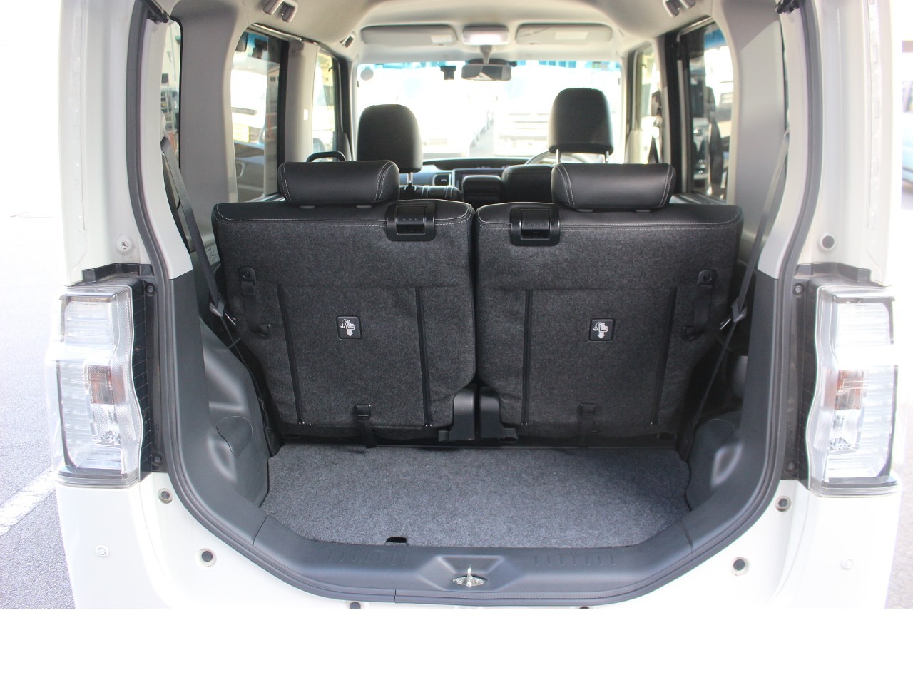 ダイハツ タントカスタム14枚目