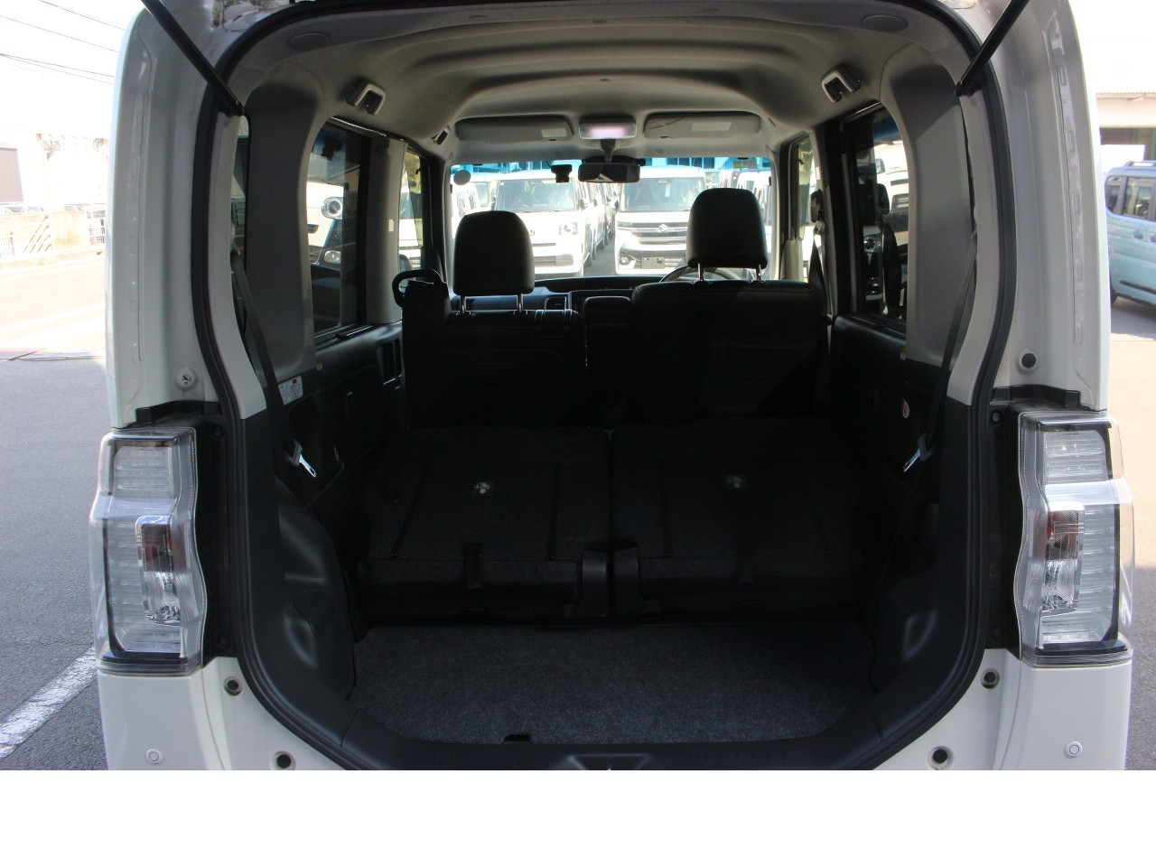 ダイハツ タントカスタム15枚目