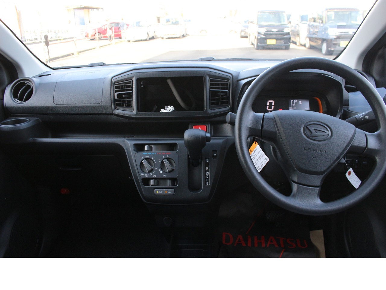 ダイハツ ミライース13枚目