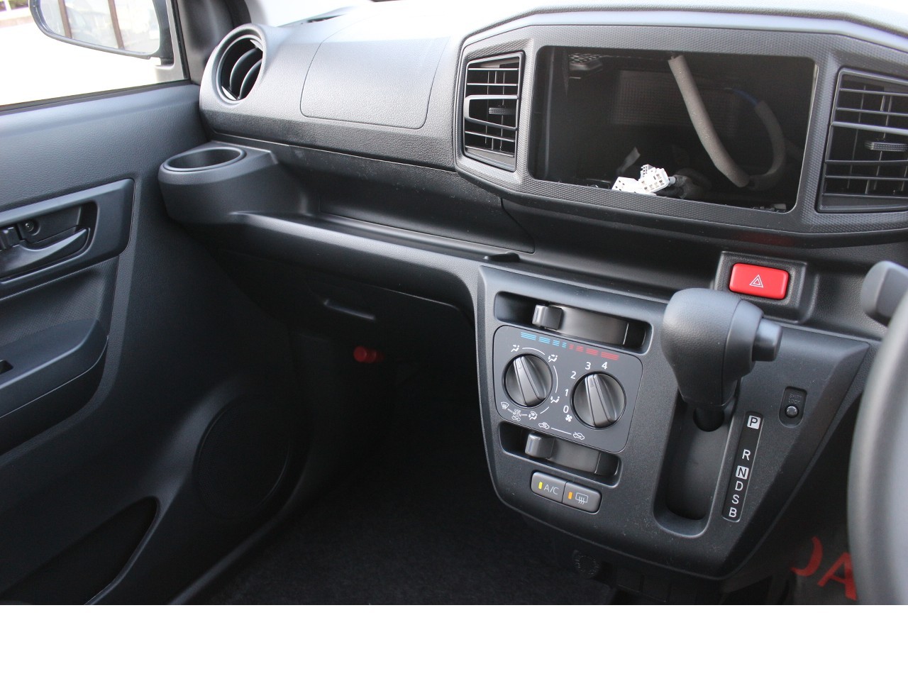 ダイハツ ミライース16枚目