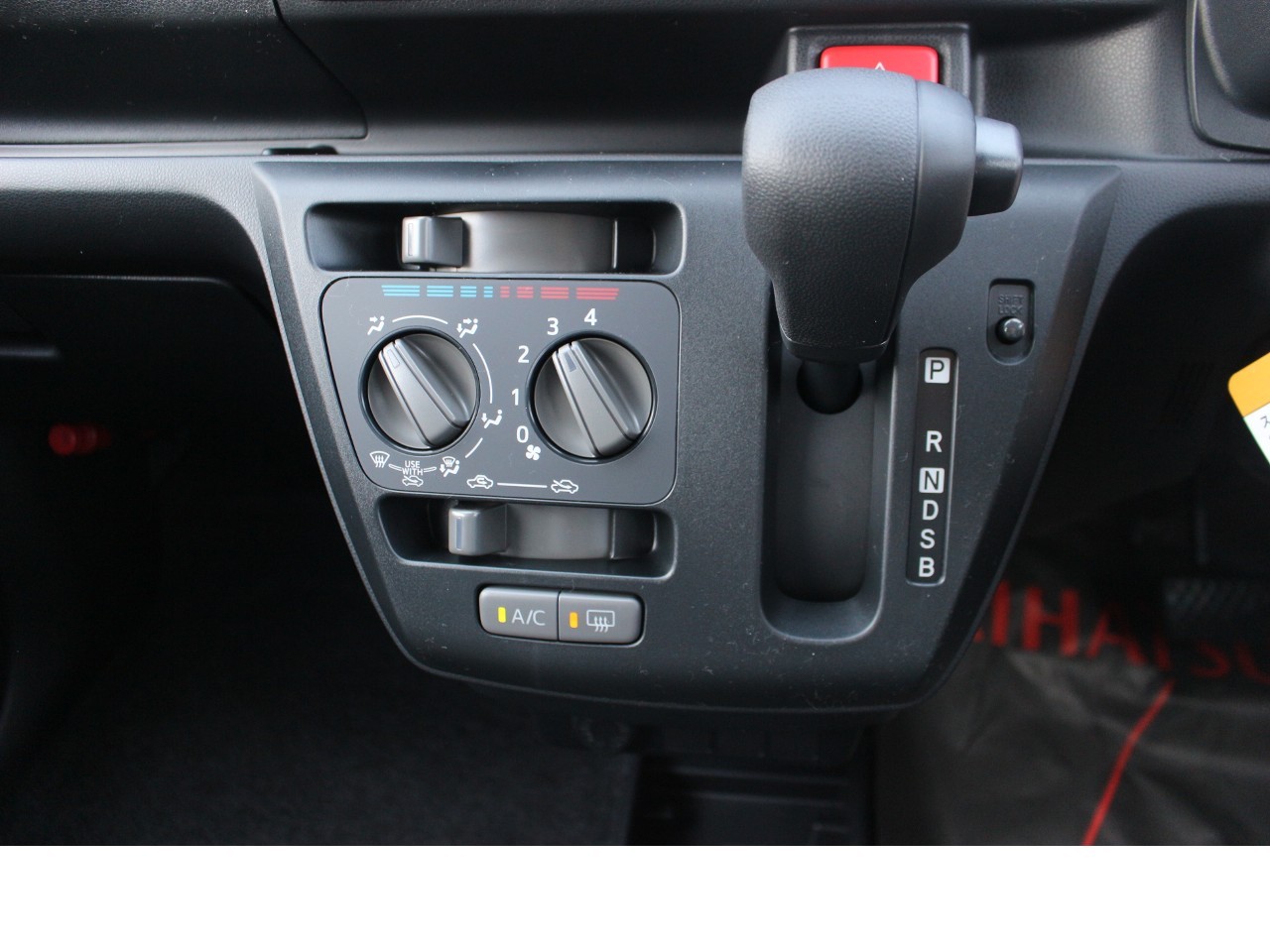 ダイハツ ミライース17枚目