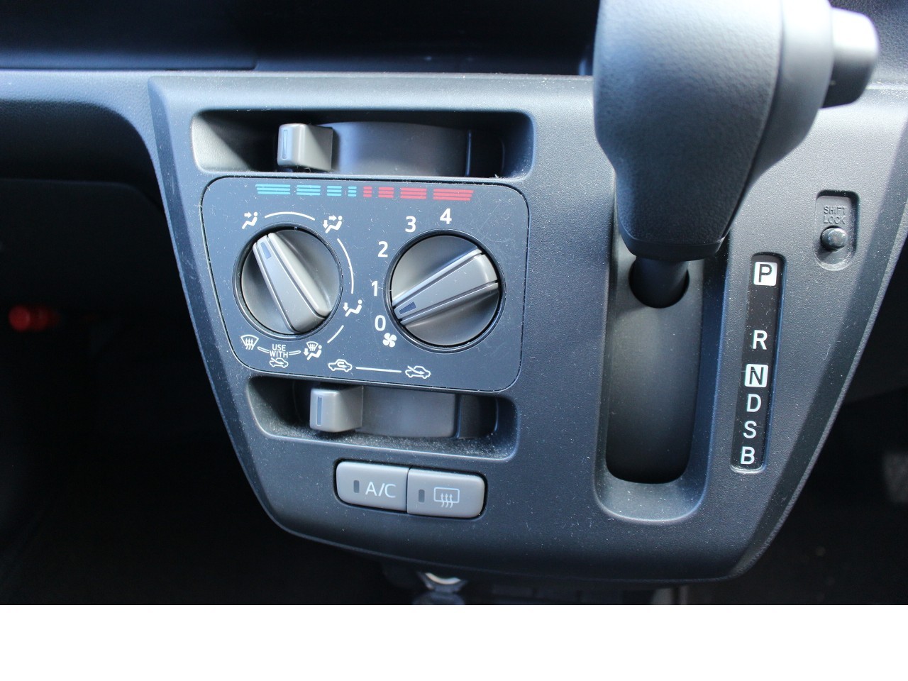 ダイハツ ミライース19枚目