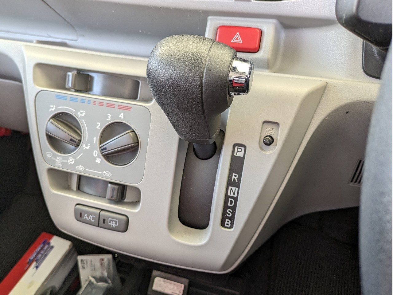 ダイハツ ミライース16枚目